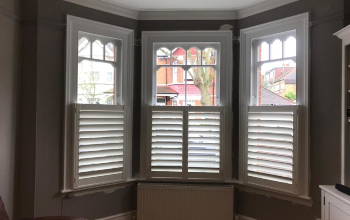 Ultimate sash windows guide. What are sash windows? How do sash windows work? We look at whether timber windows are still popular & where to find a sash window supplier. Get free advice from the London sash window company.