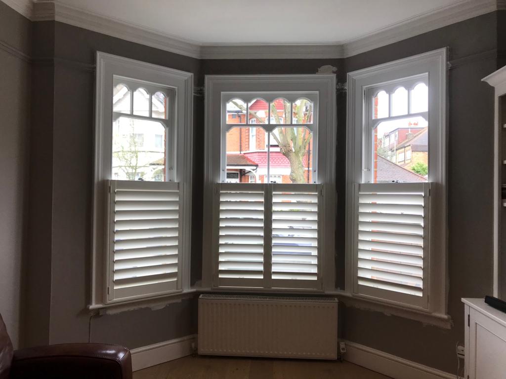 Ultimate sash windows guide. What are sash windows? How do sash windows work? We look at whether timber windows are still popular & where to find a sash window supplier. Get free advice from the London sash window company.